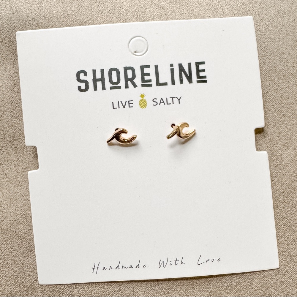 Ocean waves earrings NWOT gold studs